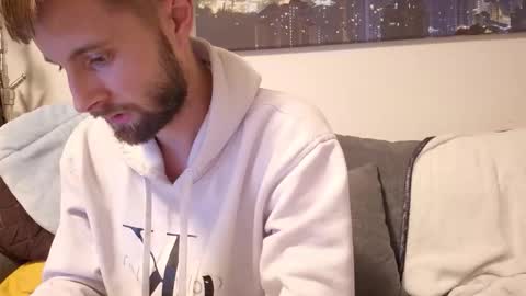 julia_official online show from October 31, 2025, 10:22 pm