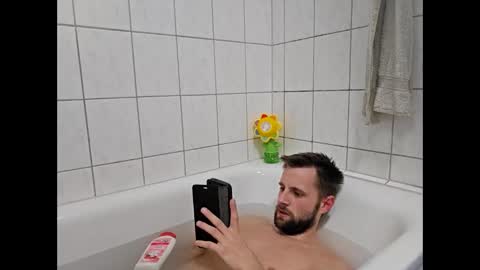 julia_official online show from February 2, 2026, 9:35 pm