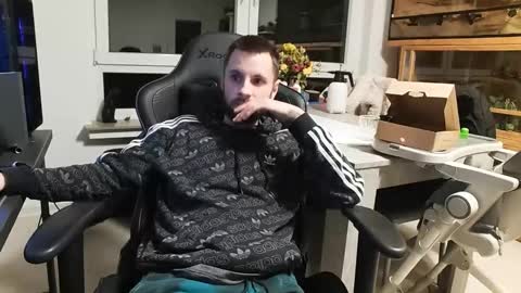 julia_official online show from March 16, 2026, 11:20 pm