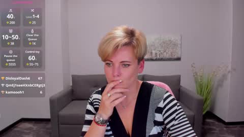 Snapshot of julia_wilsons chatting on December 11, 2024, 4:42 pm Julia online show from December 11, 2024, 4:42 pm