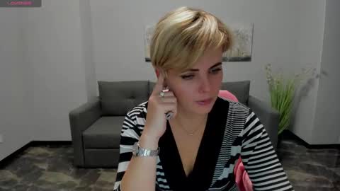 Snapshot of julia_wilsons chatting on December 12, 2024, 5:26 pm Julia online show from December 12, 2024, 5:26 pm