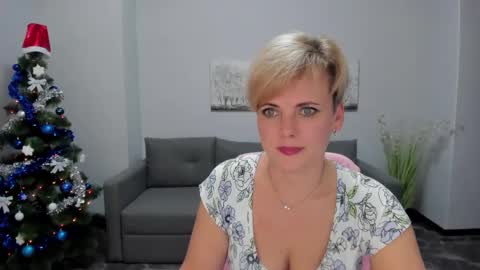 Snapshot of julia_wilsons chatting on December 20, 2024, 4:25 pm Julia online show from December 20, 2024, 4:25 pm