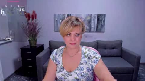 Snapshot of julia_wilsons chatting on February 28, 2025, 1:47 pm Julia online show from February 28, 2025, 1:47 pm