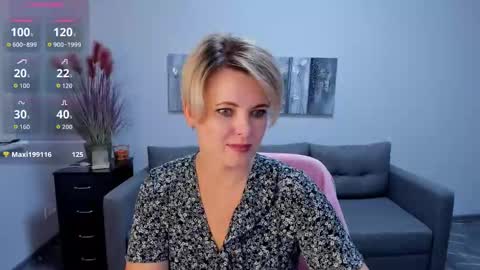 Snapshot of julia_wilsons chatting on October 4, 2025, 5:27 am Julia online show from October 4, 2025, 5:27 am