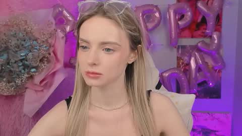 Julia online show from September 15, 2025, 12:05 pm