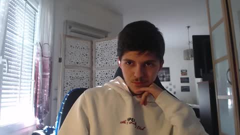 Snapshot of julian762928 chatting on March 4, 2026, 3:18 pm Julian1265 online show from March 4, 2026, 3:18 pm