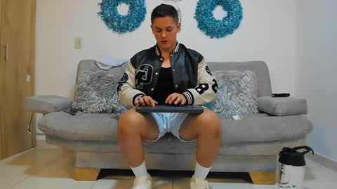 julian_wallace online show from January 13, 2025, 1:56 am