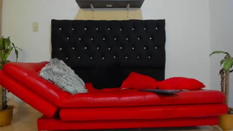 julian_wallace online show from February 14, 2025, 2:18 am