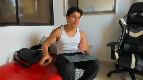 julian_wallace online show from April 3, 2026, 7:34 pm