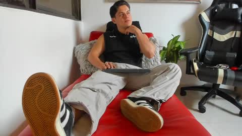Snapshot of julian_wallace chatting on May 4, 2026, 6:26 pm julian_wallace online show from May 4, 2026, 6:26 pm
