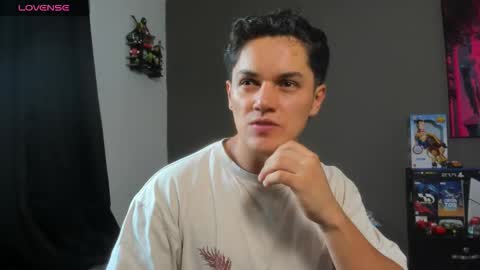 Snapshot of julian_wallace chatting on May 28, 2026, 8:50 pm julian_wallace online show from May 28, 2026, 8:50 pm