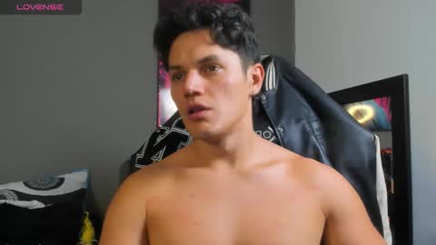 Snapshot of julian_wallace chatting on June 11, 2026, 4:16 pm julian_wallace online show from June 11, 2026, 4:16 pm