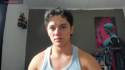 julian_wallace1 online show from June 12, 2026, 4:17 pm