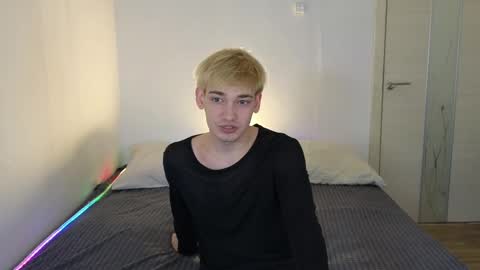 Snapshot of julian_win chatting on April 23, 2026, 12:01 am Eren online show from April 23, 2026, 12:01 am
