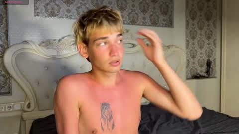 Snapshot of julian_win chatting on August 4, 2026, 4:53 pm Eren online show from August 4, 2026, 4:53 pm
