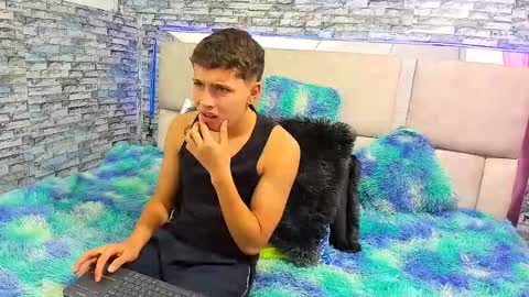 julian online show from September 30, 2025, 2:22 pm