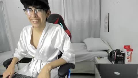 Julian online show from March 17, 2026, 7:06 pm