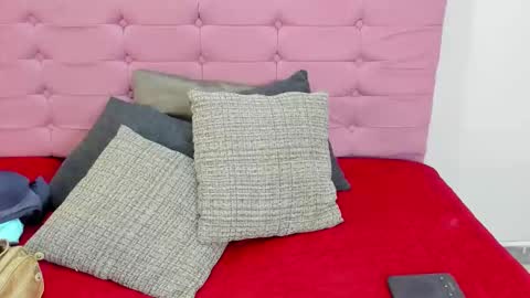 Juliana online show from November 4, 2025, 1:10 pm