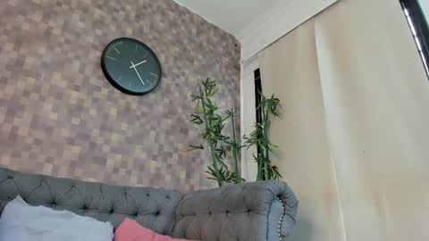 Juli  online show from September 10, 2025, 11:54 am