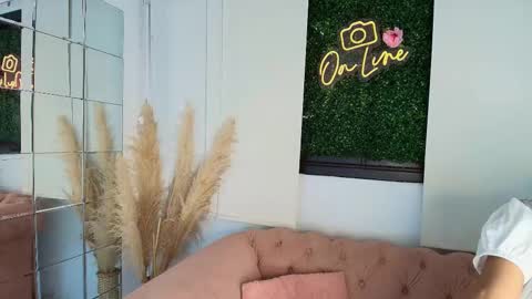 Juli  online show from November 2, 2025, 12:07 pm