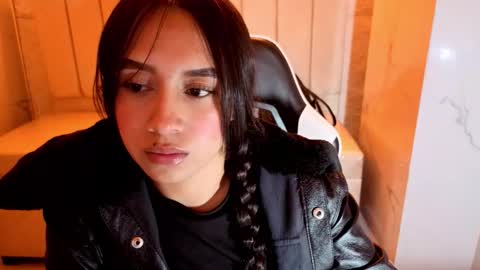 Snapshot of juliana_tx chatting on December 2, 2025, 2:39 am Online 2200 to 600 online show from December 2, 2025, 2:39 am