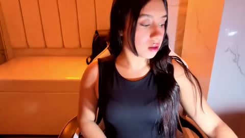 Snapshot of juliana_tx chatting on December 15, 2025, 12:42 pm Online 2200 to 600 online show from December 15, 2025, 12:42 pm