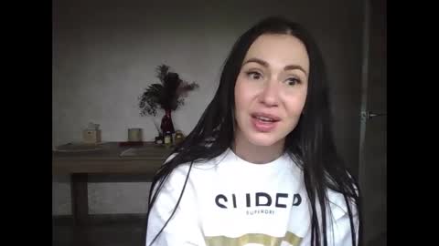julianagold1 online show from December 15, 2024, 3:53 pm