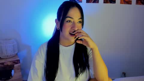 Snapshot of julianags_ chatting on October 23, 2025, 9:57 pm Ana Maria online show from October 23, 2025, 9:57 pm