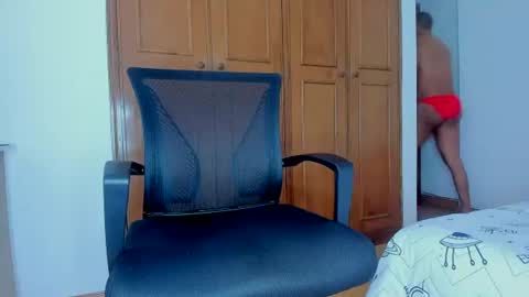 Snapshot of julianmastercash chatting on June 19, 2026, 2:21 pm julianmastercash online show from June 19, 2026, 2:21 pm
