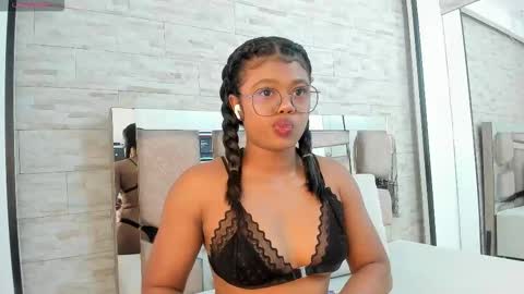 Snapshot of julianna_smith chatting on September 29, 2025, 8:02 pm ANDREA online show from September 29, 2025, 8:02 pm