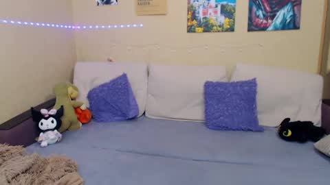 Jul online show from February 11, 2025, 4:13 pm