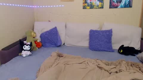 Jul online show from February 11, 2025, 7:16 pm