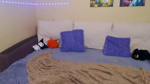 Jul online show from February 19, 2025, 6:10 pm