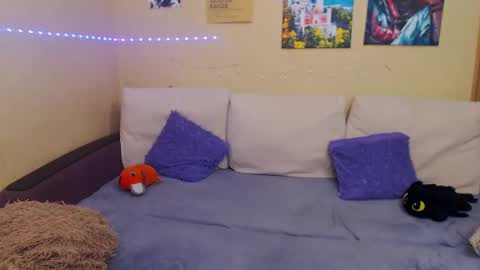 Jul online show from March 3, 2025, 3:09 pm