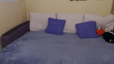 Jul online show from October 9, 2025, 2:37 pm