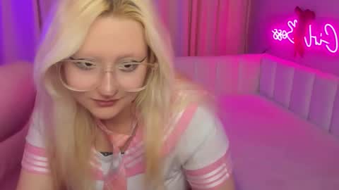 JuliaSharkk online show from October 10, 2025, 7:46 pm