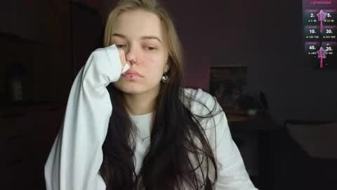 julidropp online show from January 29, 2025, 4:52 pm