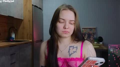 julidropp online show from March 5, 2025, 8:00 pm