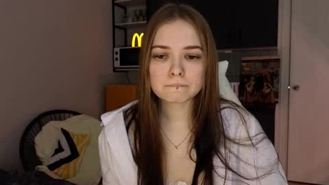 julidropp online show from November 27, 2025, 6:32 pm