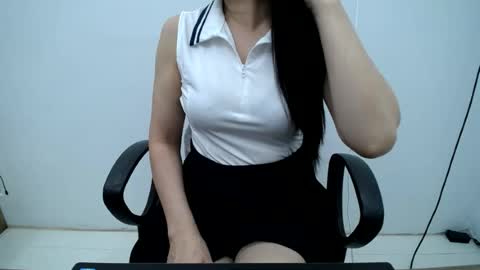 Snapshot of julie9x chatting on July 19, 2026, 7:39 pm julie9x online show from July 19, 2026, 7:39 pm