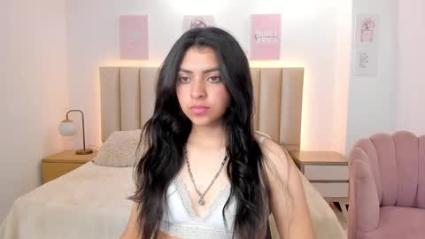 julie_devani online show from November 19, 2025, 8:20 pm