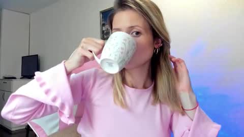 Julie online show from September 22, 2025, 4:42 pm