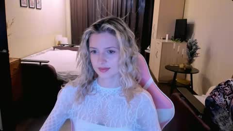 Julie online show from November 8, 2025, 3:18 am