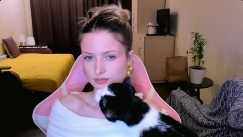 Julie online show from April 19, 2026, 6:10 pm