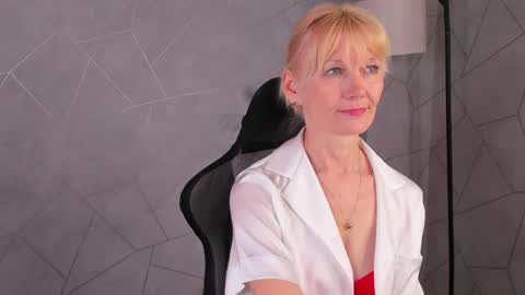 Julie Lucasss online show from May 16, 2026, 12:40 am