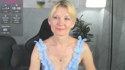 Snapshot of julie_lucasss chatting on June 29, 2026, 12:06 am Julie Lucasss online show from June 29, 2026, 12:06 am