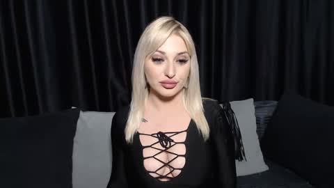 julia online show from December 16, 2024, 3:19 am