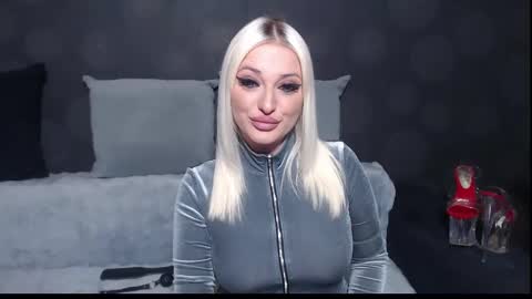 julia online show from February 25, 2025, 10:07 pm