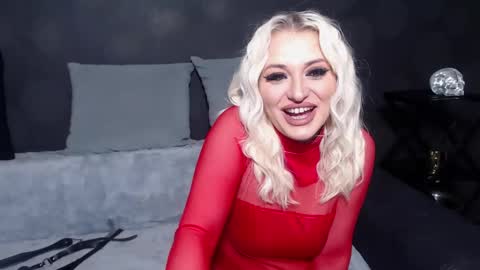 julia online show from March 1, 2025, 1:53 am