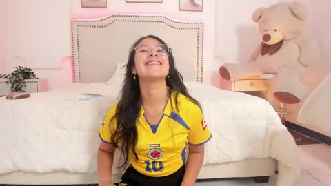 juliee_ross online show from April 10, 2026, 12:32 pm